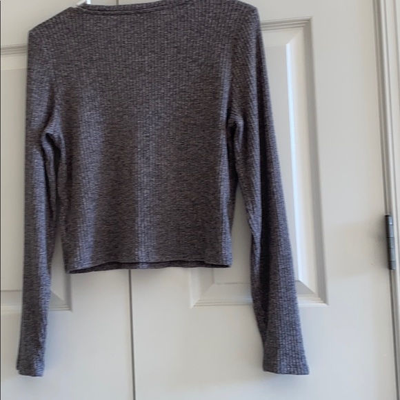 American eagle long sleeve! MAKE AN OFFER - Picture 4 of 4